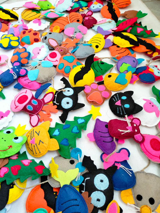 GIOCHINI CON ERBA GATTA